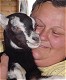 Roswitha Stangel mit Ziege - Foto: KIMWEB